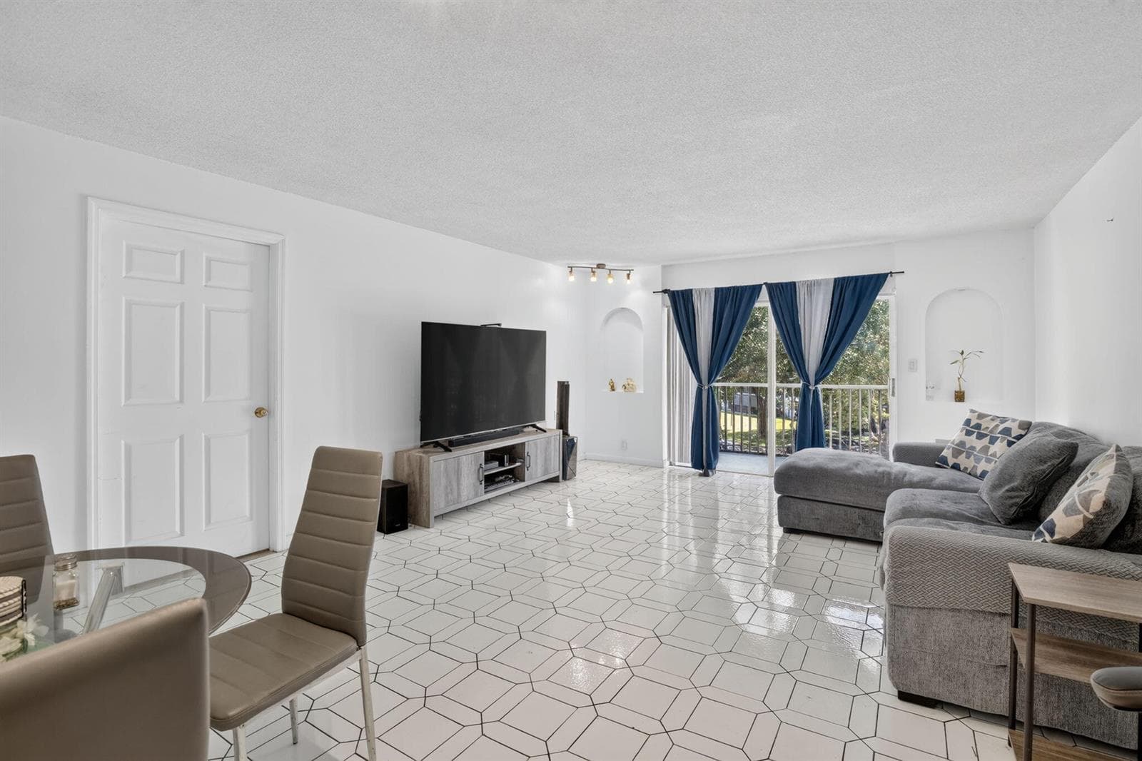 6001 N Falls Circle Drive # 306, Lauderhill FL 33319 photo 5
