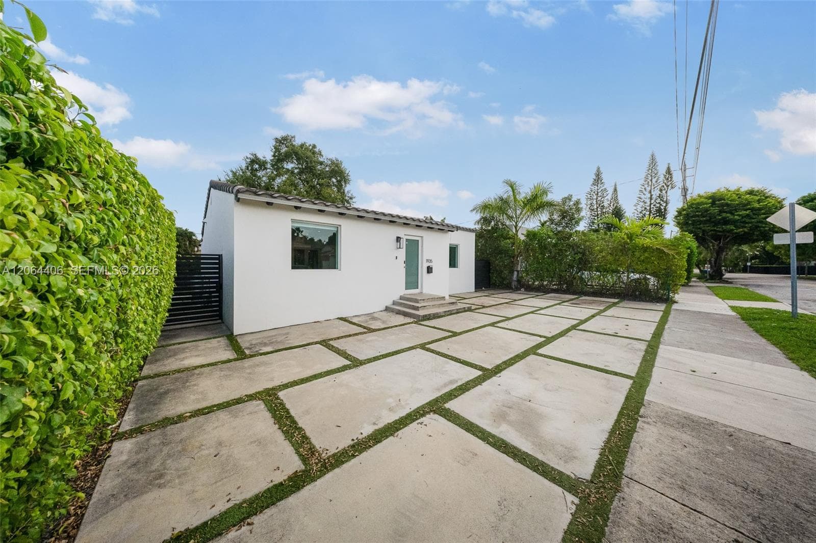 1935 SW 24th Ter, Miami FL 33145 photo 3