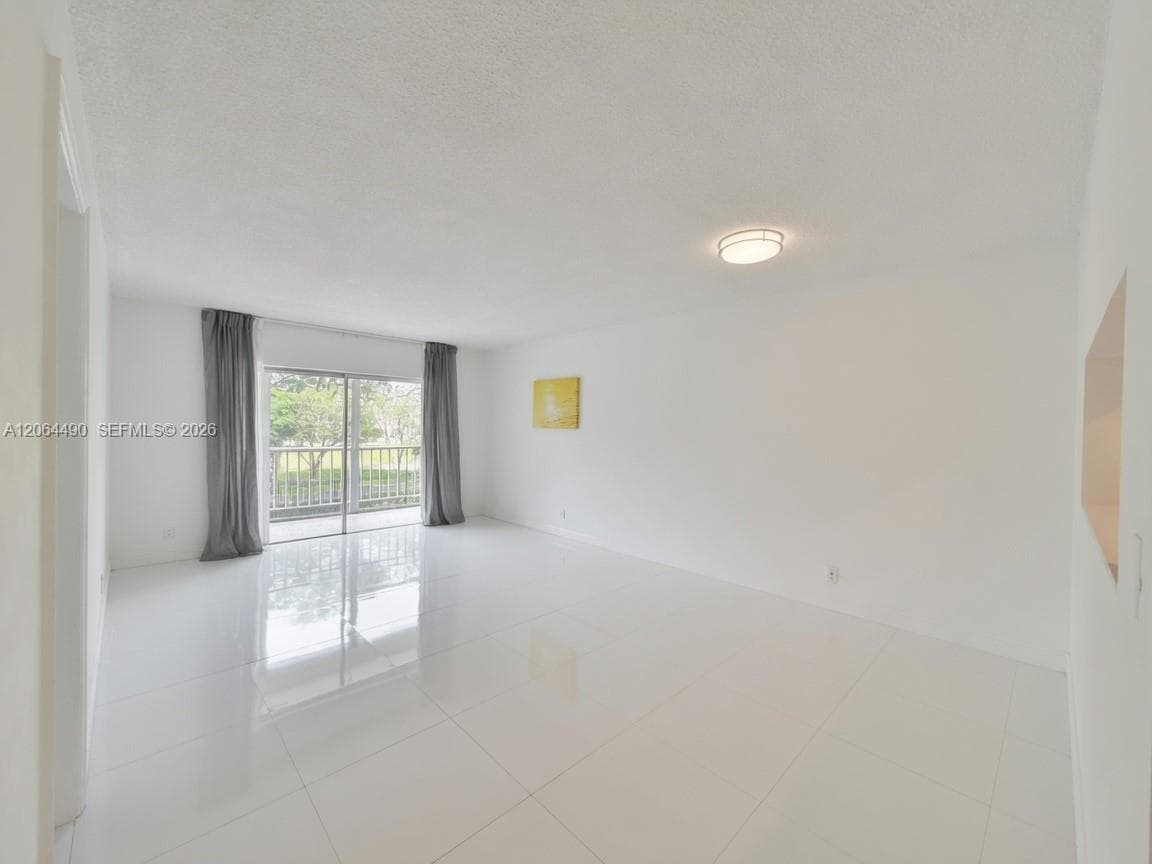 1201 Hillcrest Ct # 205, Hollywood FL 33021 photo 3