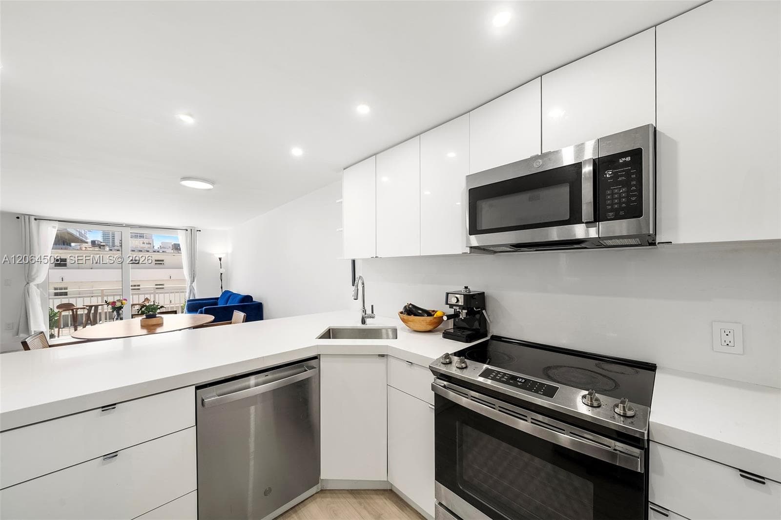345 Ocean Dr # 610, Miami Beach FL 33139 photo 4