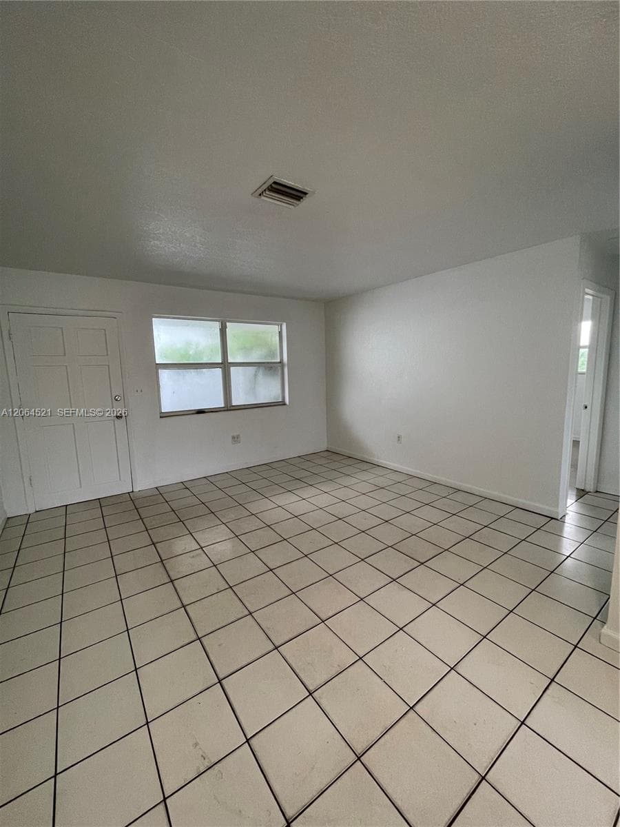 1243 NW 61st St # 3, Miami FL 33142