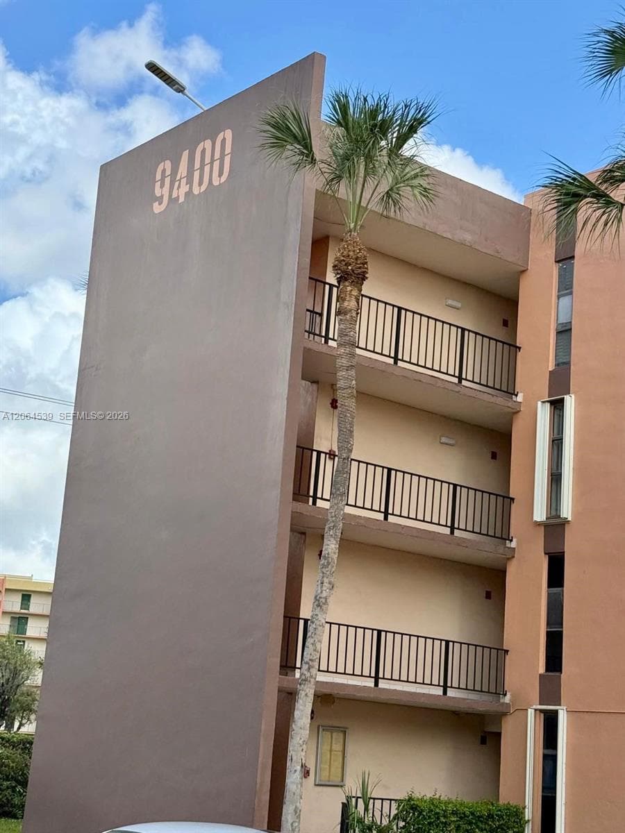 9400 W Flagler St # 312, Miami, FL 33174