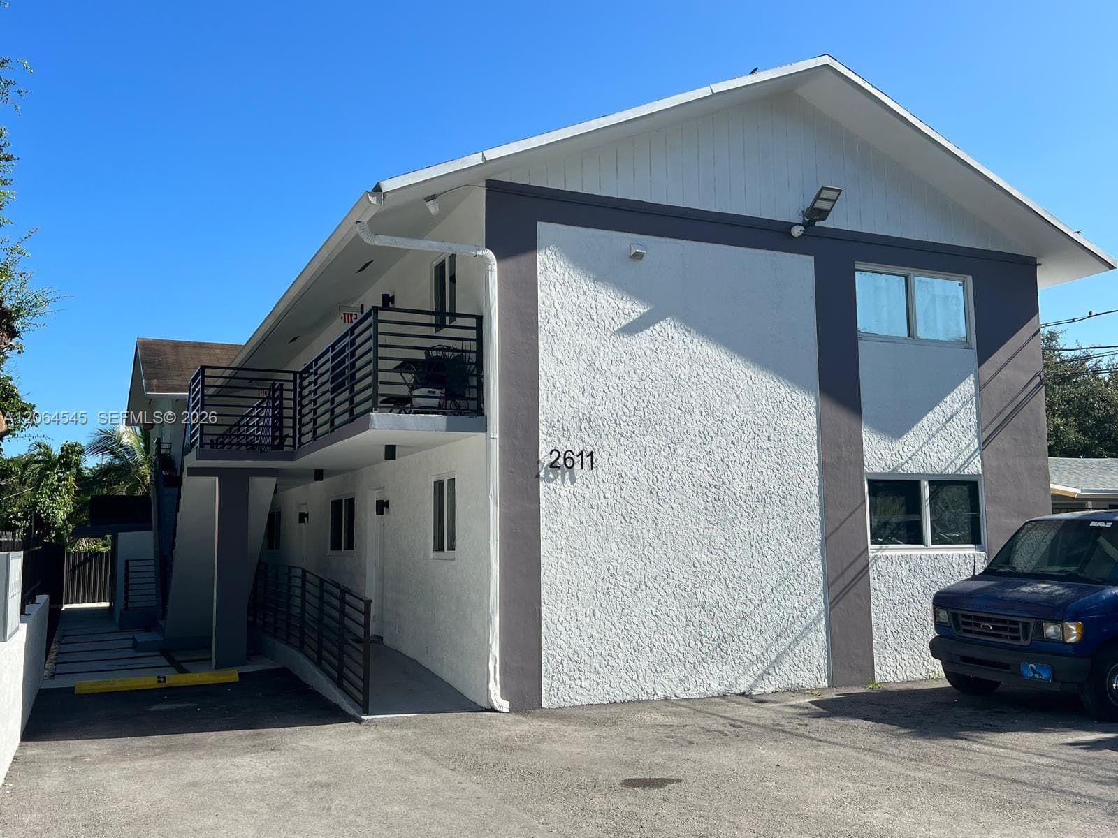 2611 NW 32nd St, Miami FL 33142 photo 3