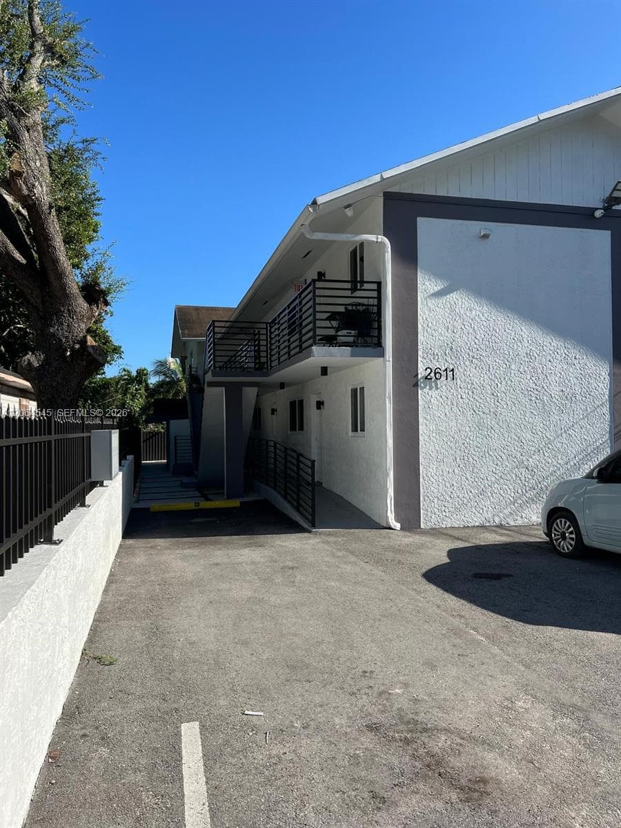 2611 NW 32nd St, Miami FL 33142 photo 5