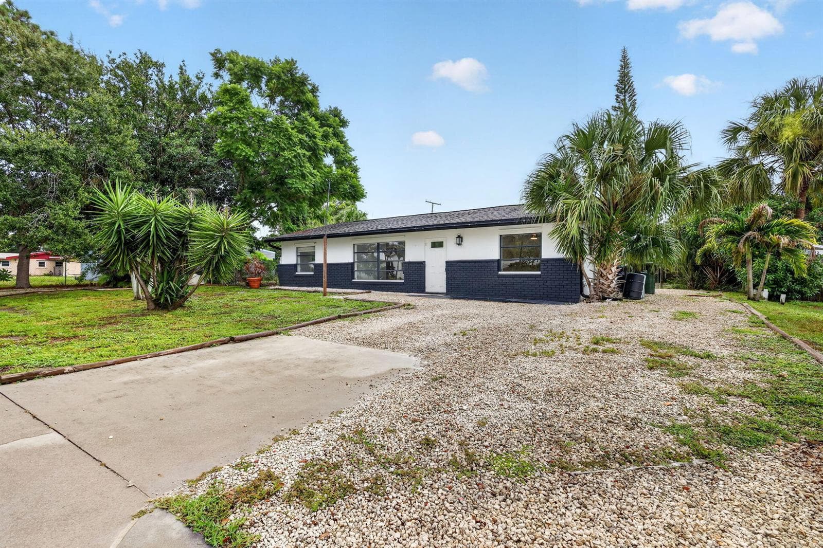 820 SE 13th Street, Stuart FL 34994 photo 2