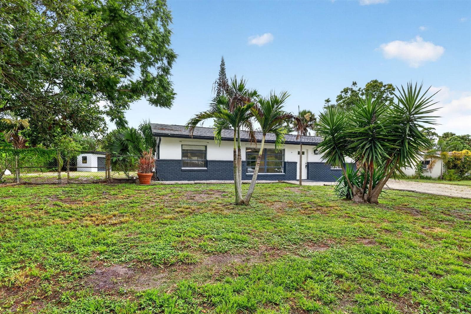 820 SE 13th Street, Stuart FL 34994 photo 3