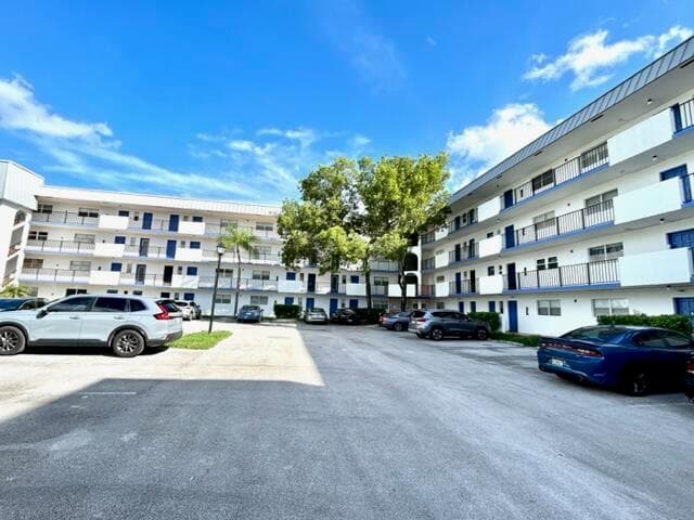 6061 N FALLS CIR Drive # 402, Lauderhill FL 33319 photo 2