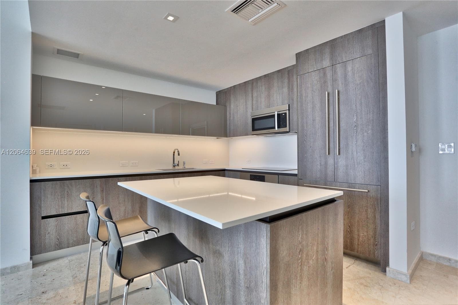 88 SW 7th St # 3805, Miami FL 33130 photo 3