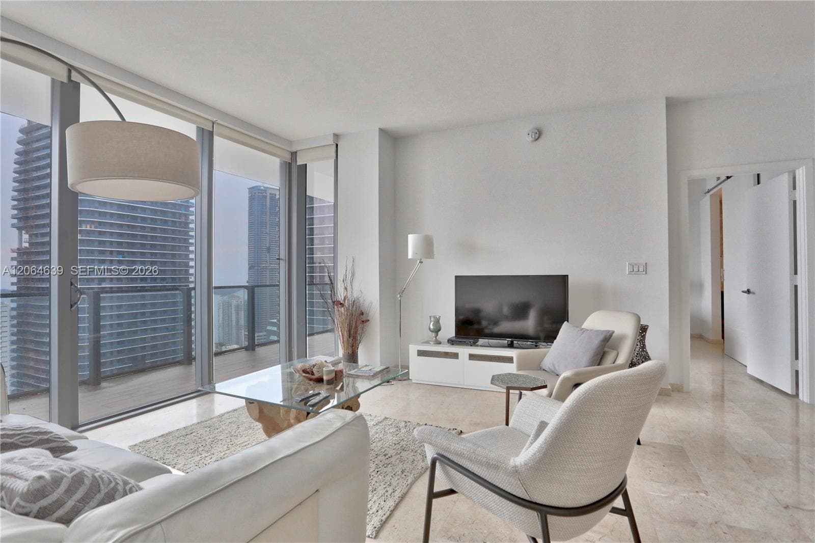 88 SW 7th St # 3805, Miami FL 33130