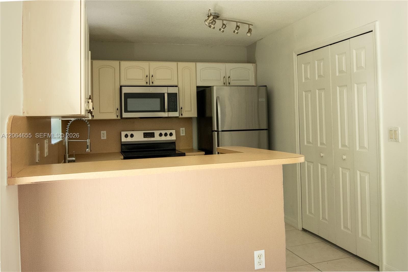 1240 SE 31st Ct # 32, Homestead FL 33035 photo 2