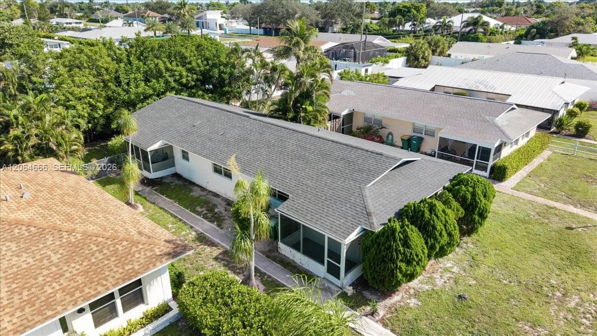 681/683 95th Ave N, Naples FL 34108