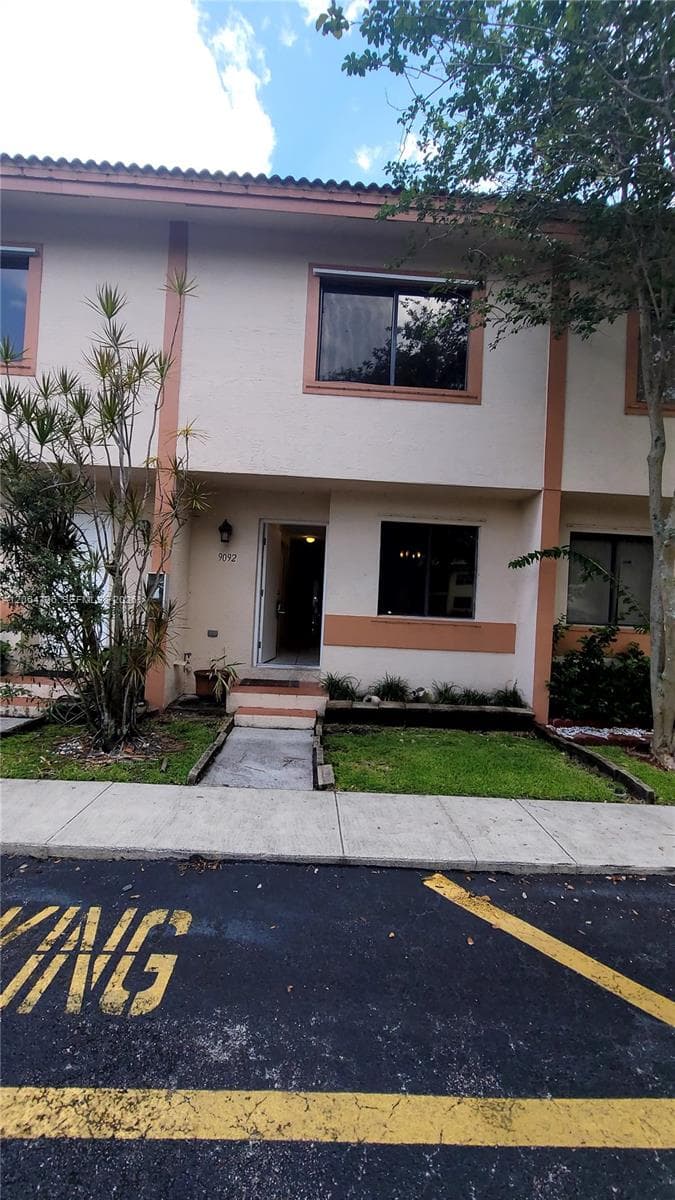 9092 NW 40th St # 4, Coral Springs FL 33065 photo 2