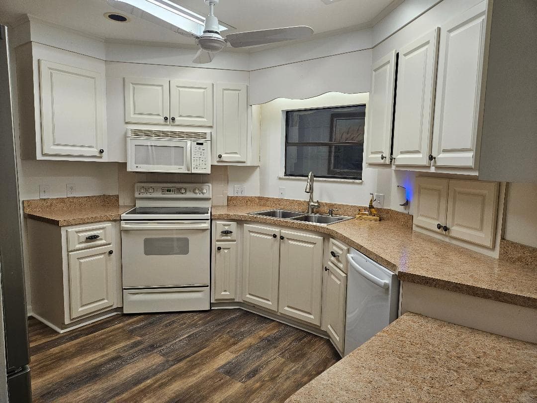7680 SE Shenandoah Drive, Hobe Sound FL 33455 photo 2