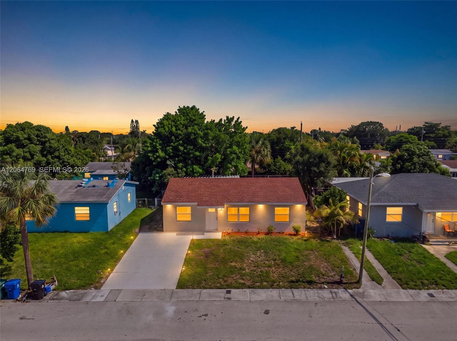 1583 NE 152nd St, North Miami Beach FL 33162 photo 2