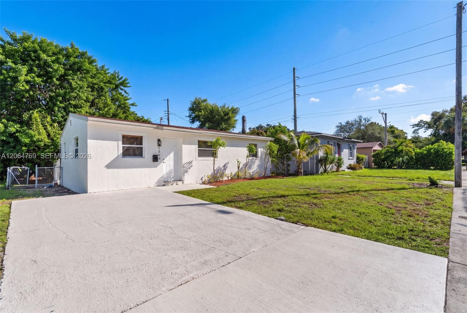1583 NE 152nd St, North Miami Beach FL 33162 photo 4