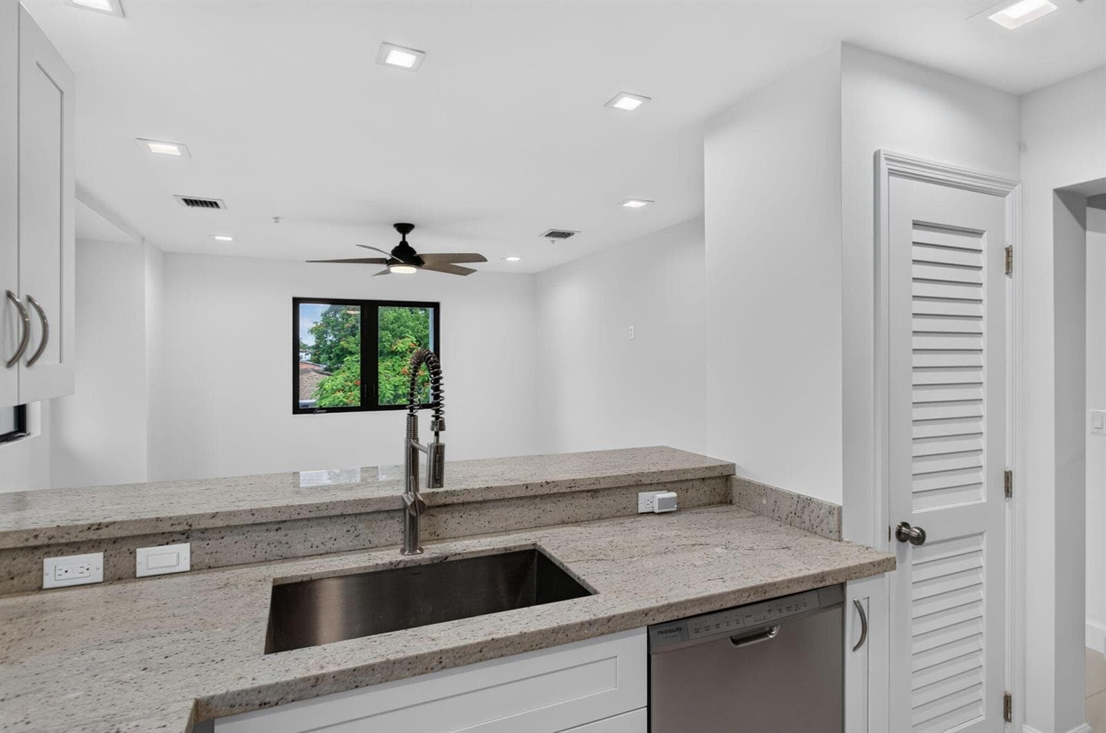 444 NW 41ST Street, Oakland Park FL 33309 photo 4