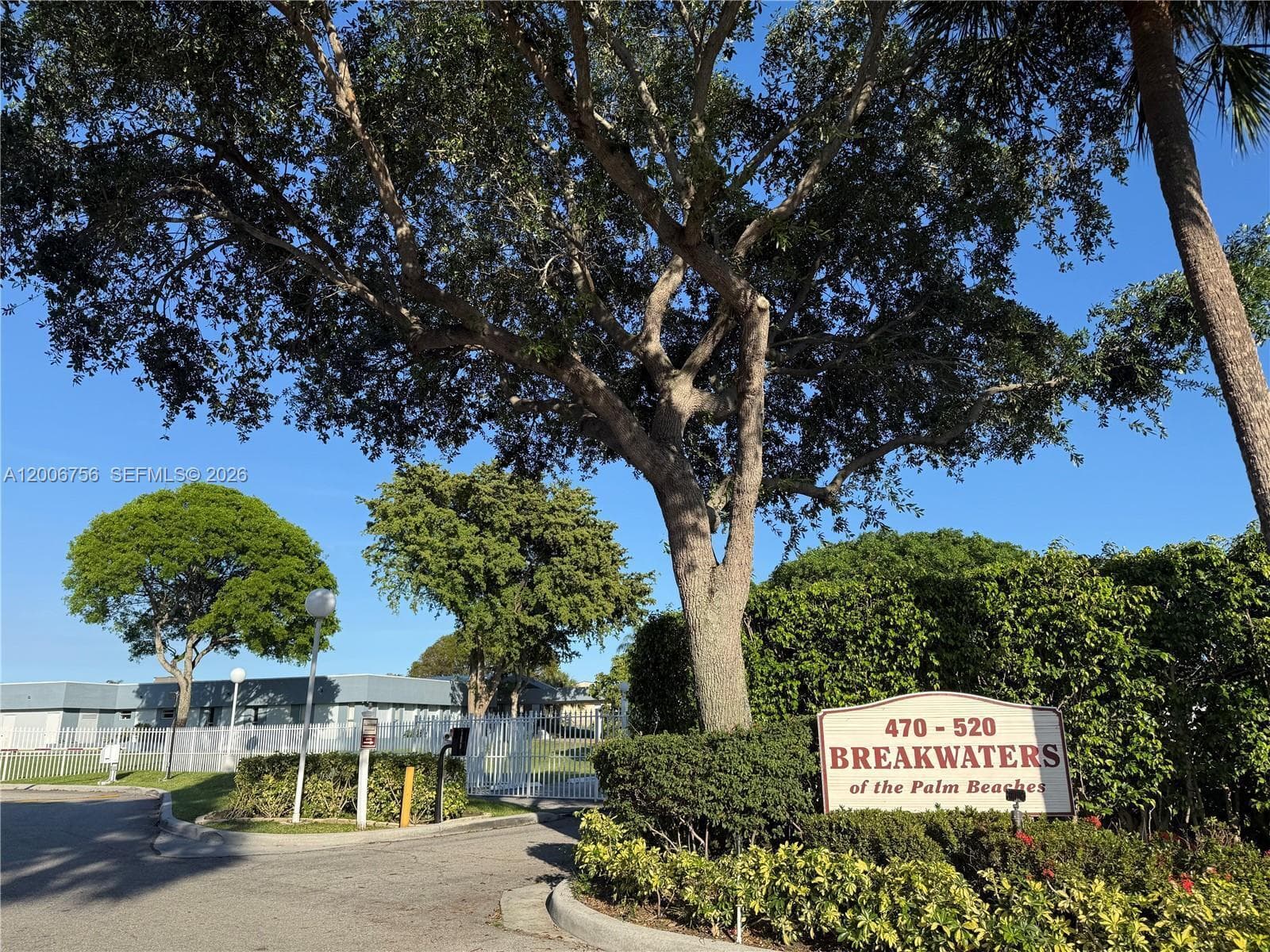 500 EXECUTIVE CENTER Drive # 2A, West Palm Beach FL 33401