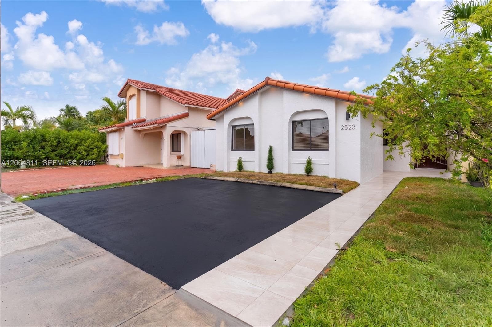 2523 W 65th St, Hialeah FL 33016 photo 2