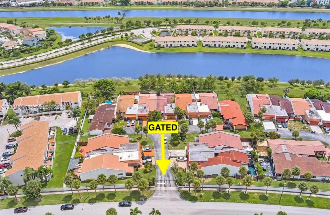 616 NE 195th St, Miami FL 33179 photo 2