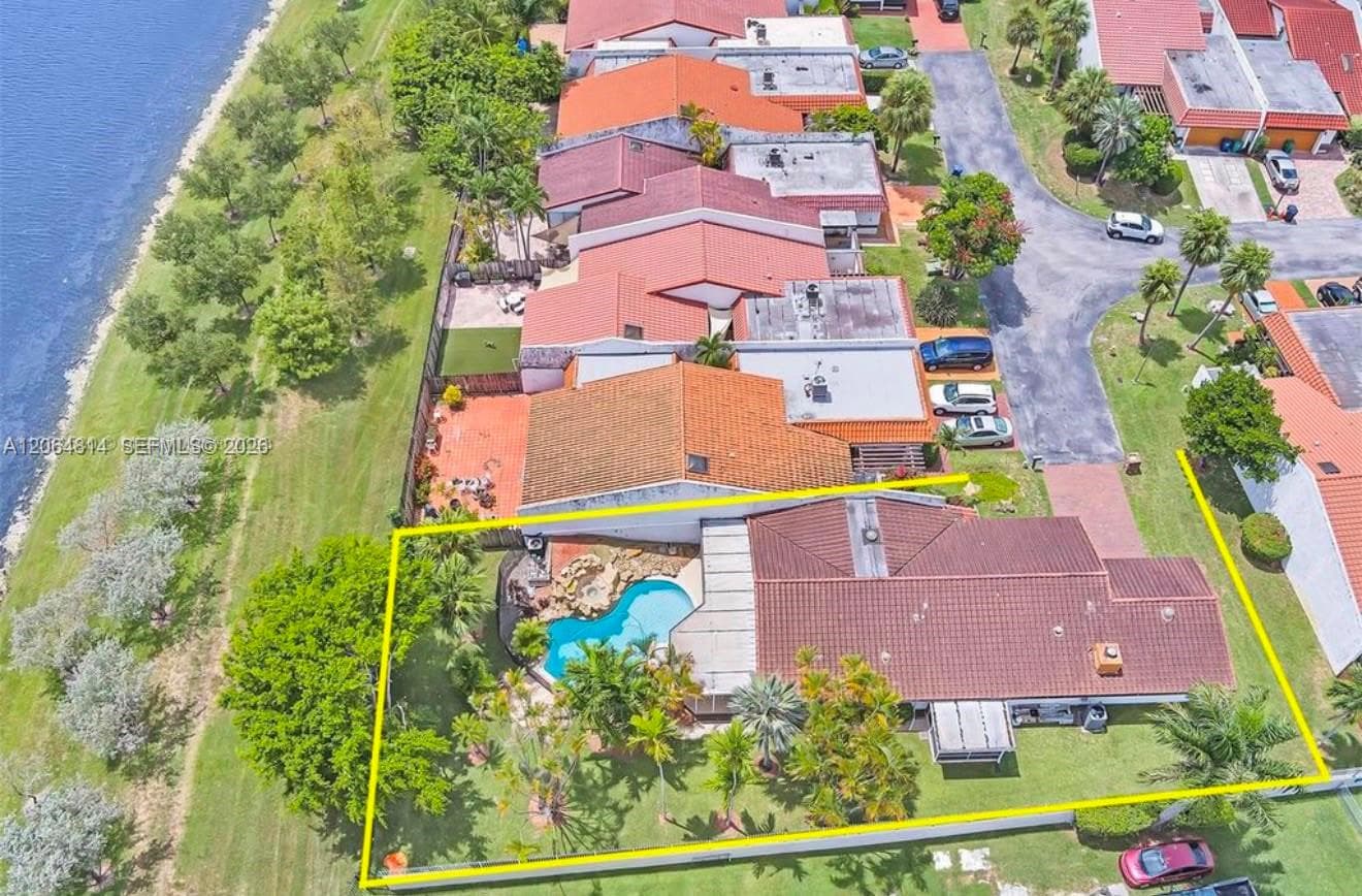 616 NE 195th St, Miami FL 33179 photo 3