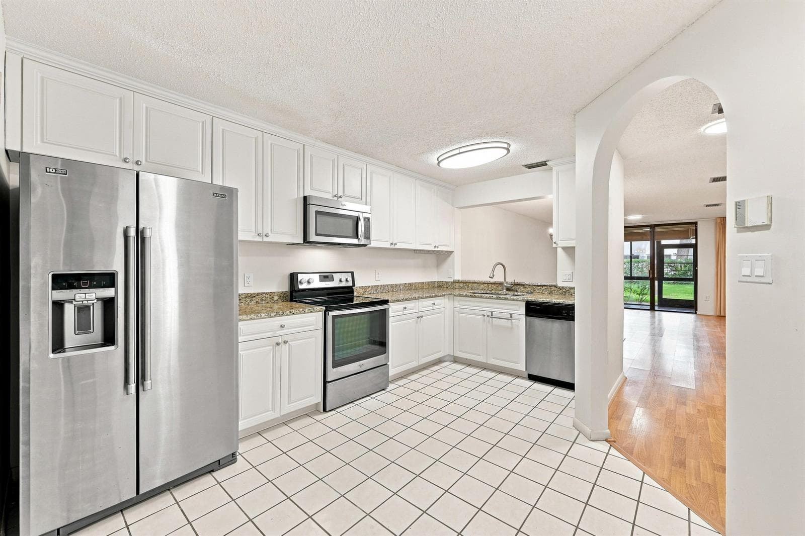 9825 NW 1ST Court, Plantation FL 33324 photo 3