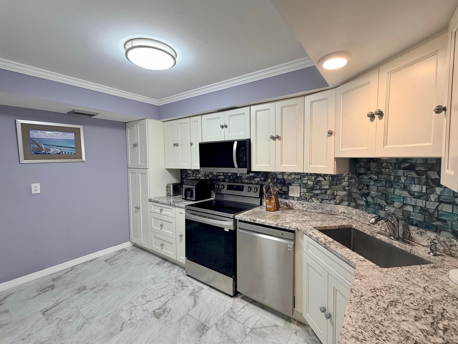 2425 PRESIDENTIAL Way # 304, West Palm Beach FL 33401 photo 2