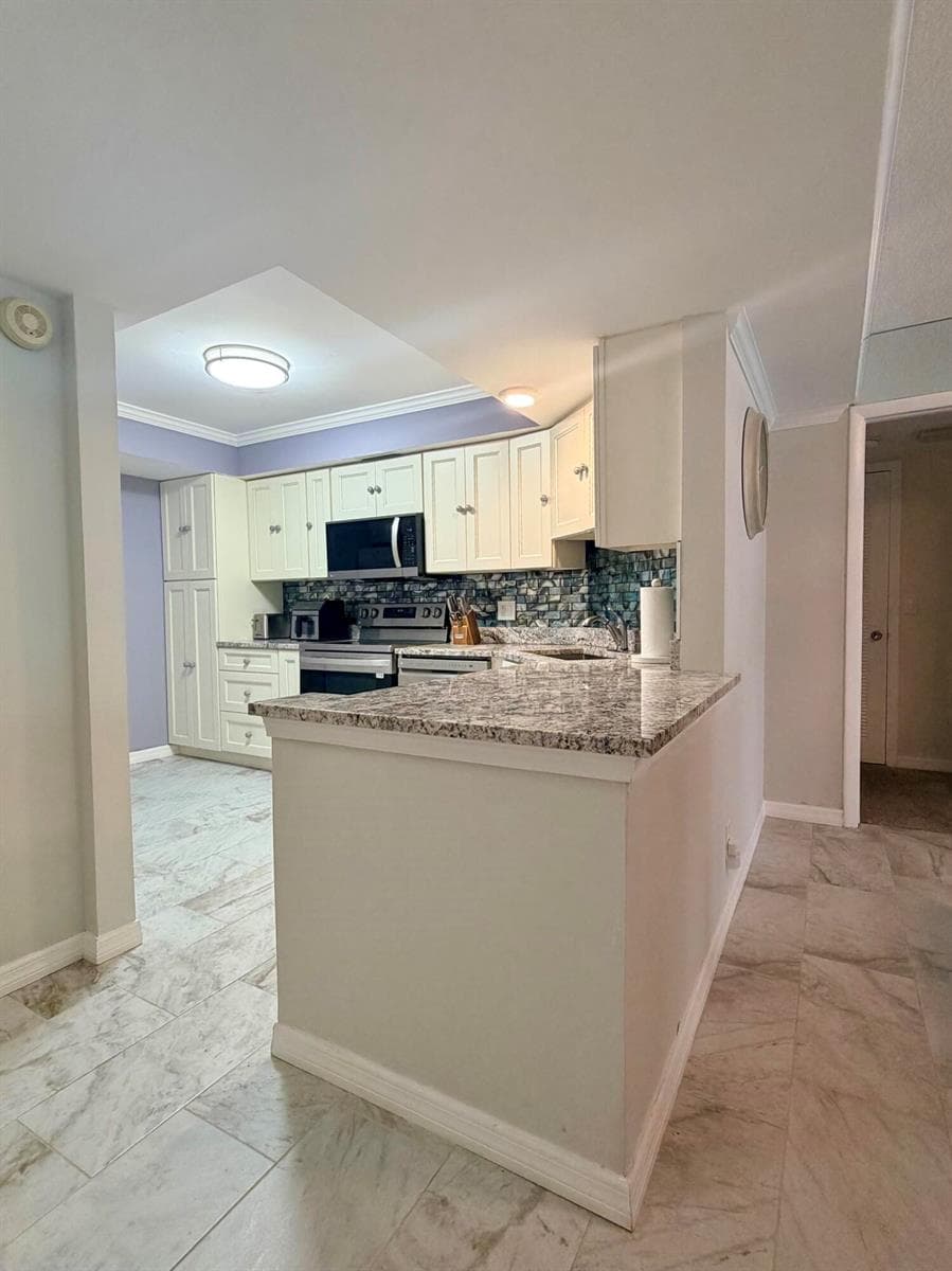 2425 PRESIDENTIAL Way # 304, West Palm Beach FL 33401 photo 5