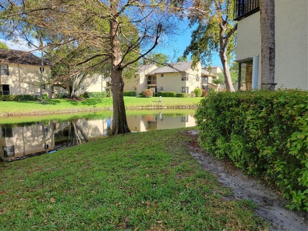 3559 COCOPLUM Circle, Coconut Creek FL 33063 photo 2