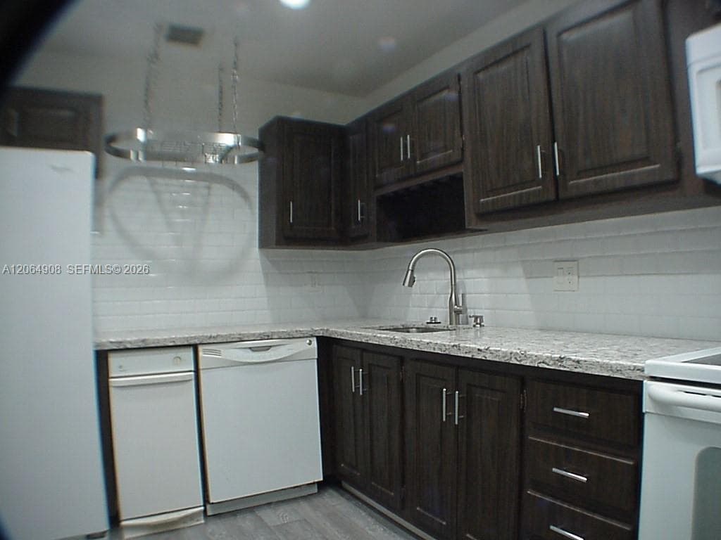 3823 Estepona Ave, Doral FL 33178 photo 4