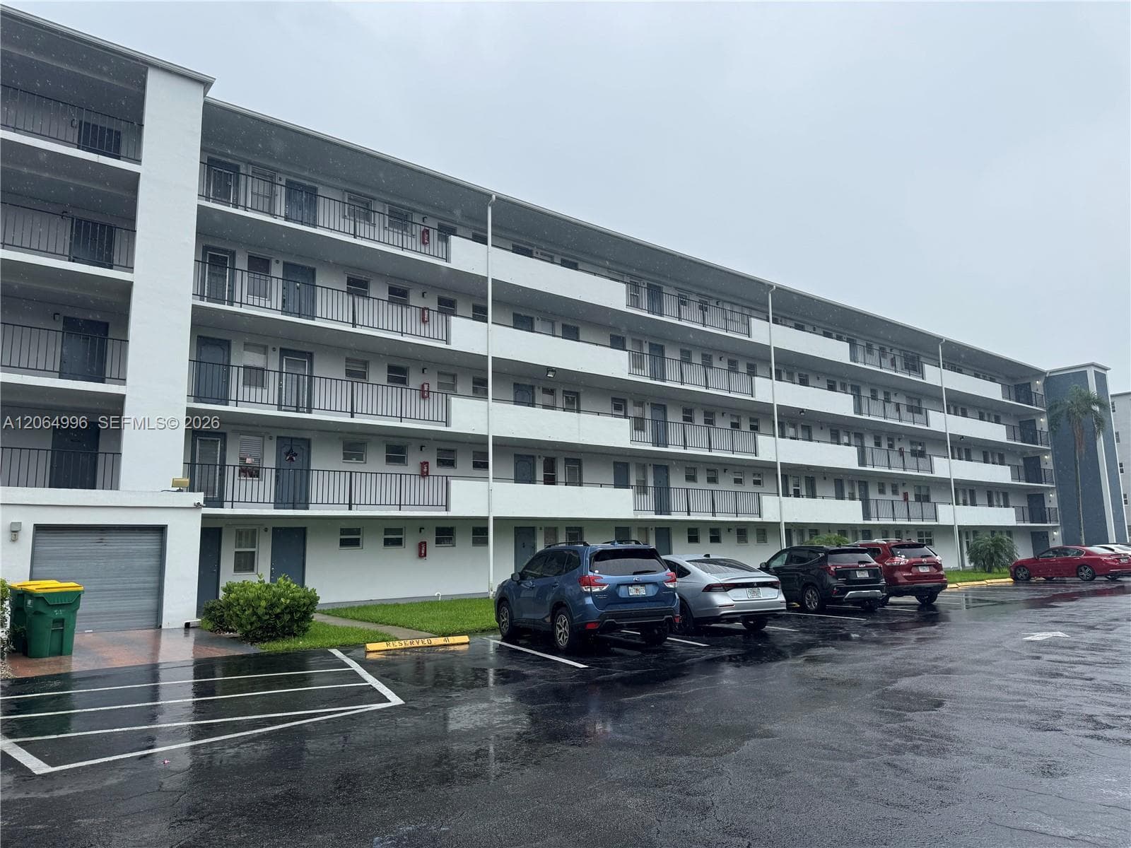950 Hillcrest Dr # 411, Hollywood FL 33021