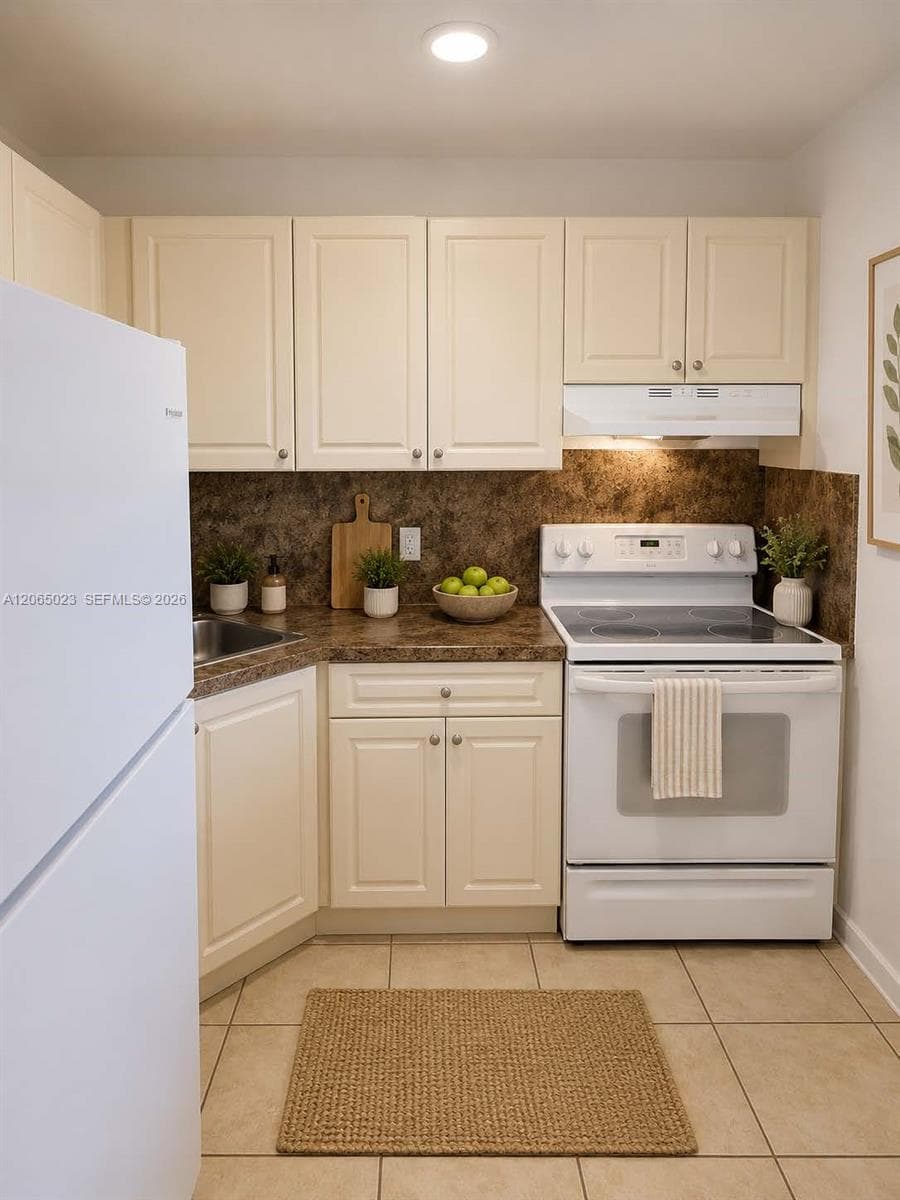 10900 SW 196th St # 420, Cutler Bay FL 33157