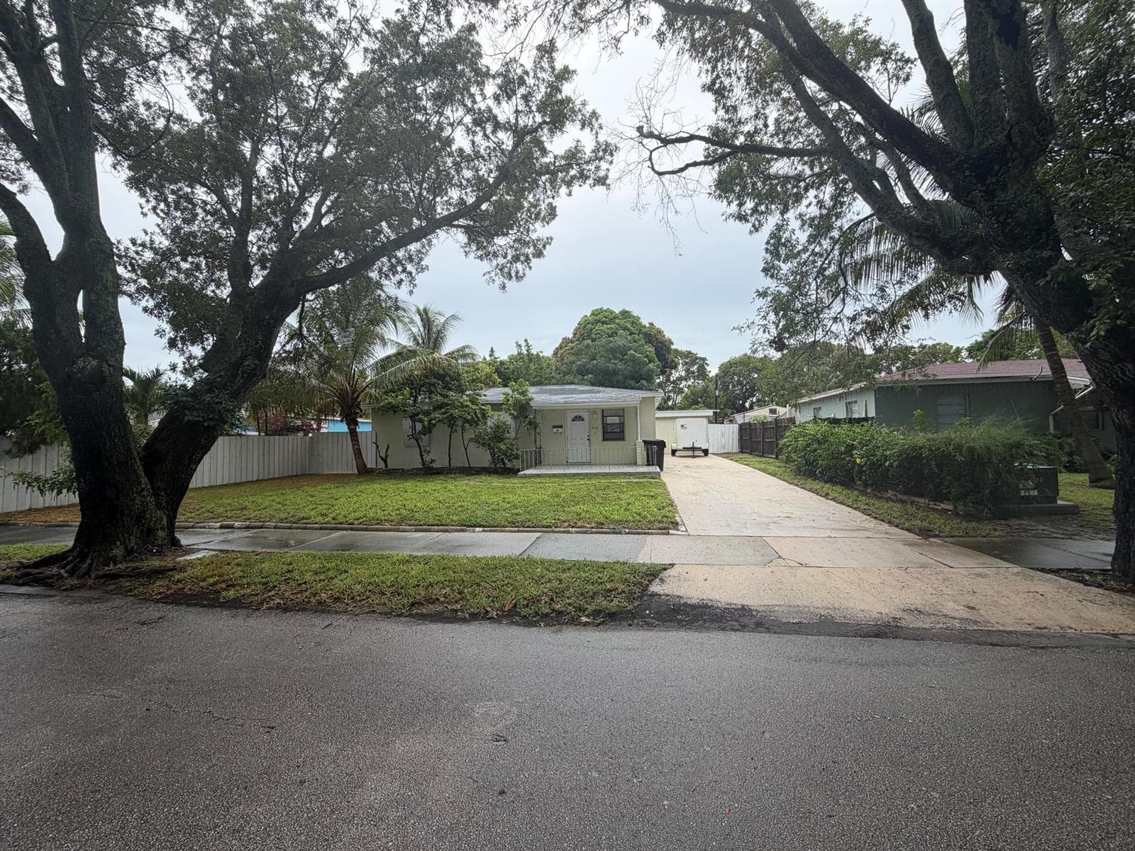 3033 Clyde Road, West Palm Beach FL 33405 photo 2