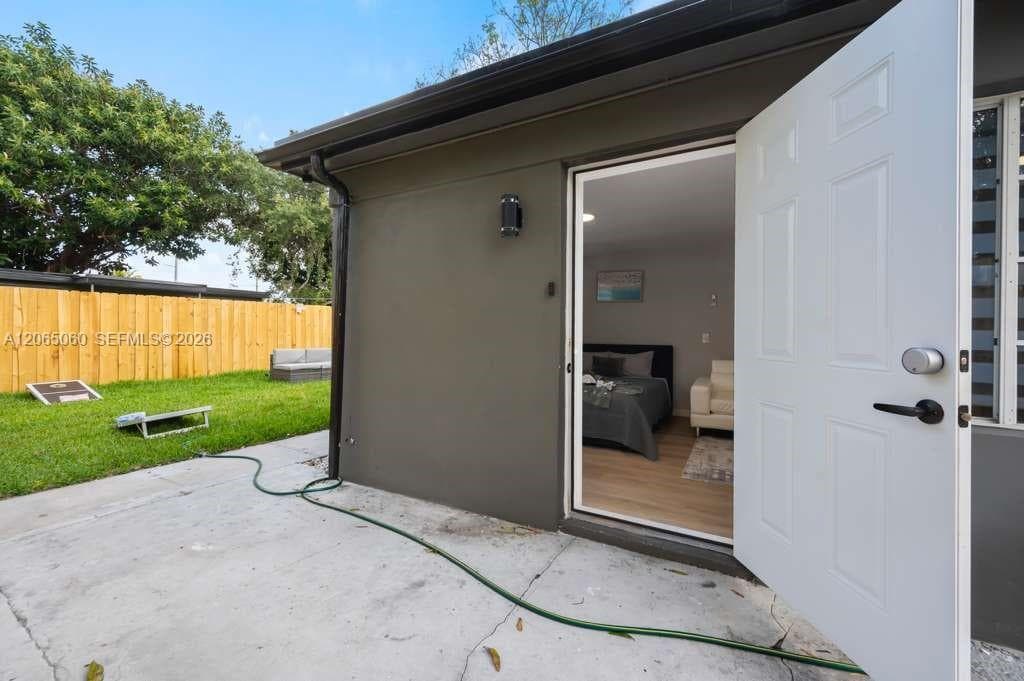 213 Columbus Pkwy # 2, Hollywood FL 33021 photo 2
