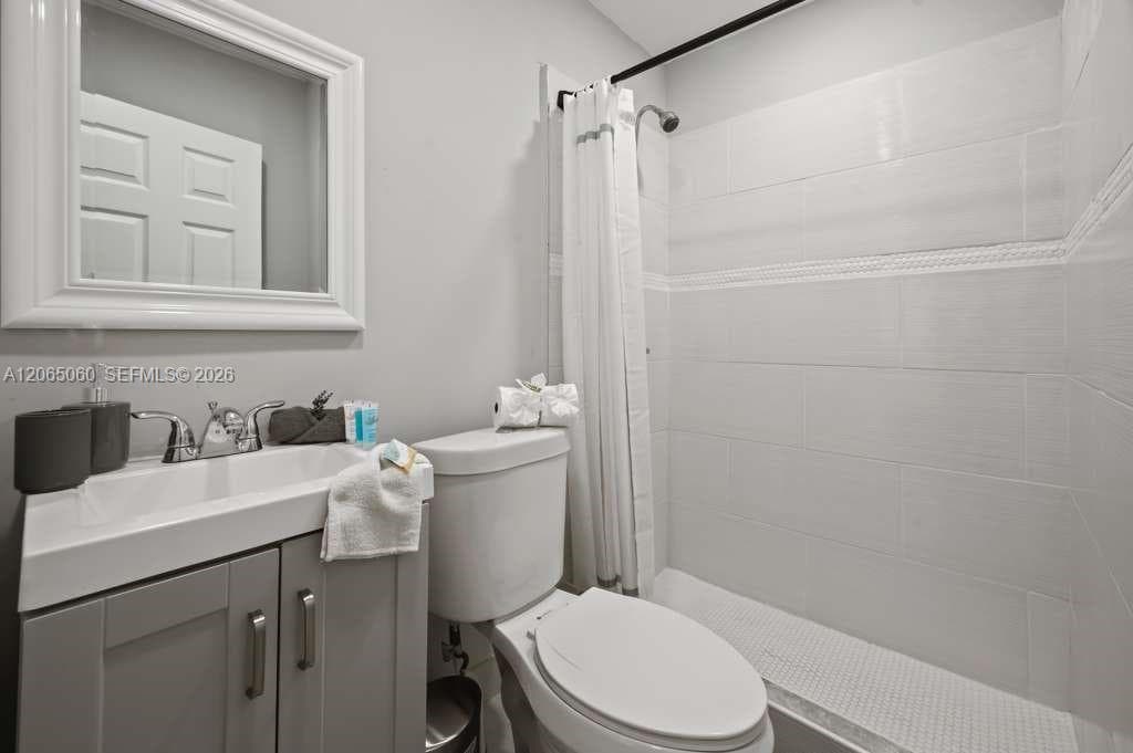 213 Columbus Pkwy # 2, Hollywood FL 33021 photo 4