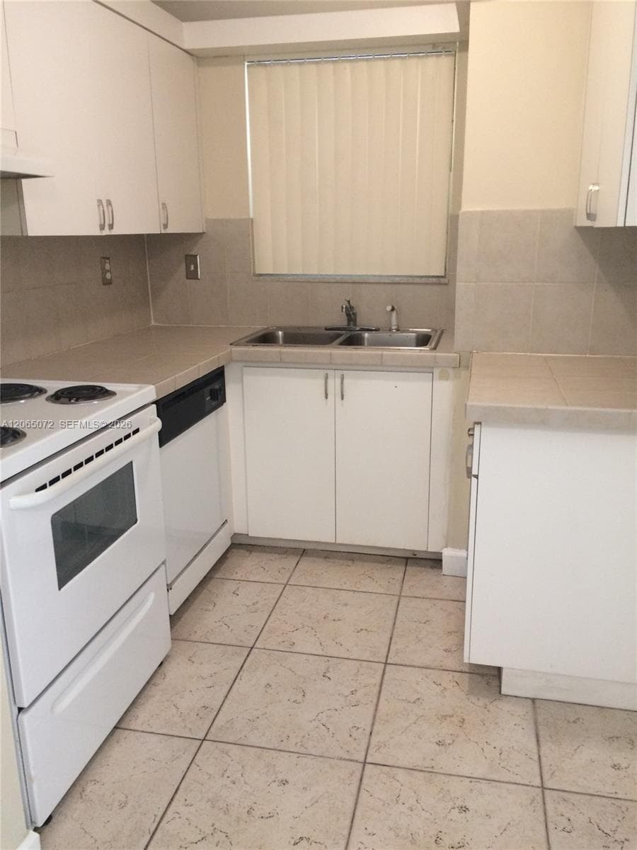 8810 Fontainebleau Blvd # 209, Miami, FL 33172 photo 4