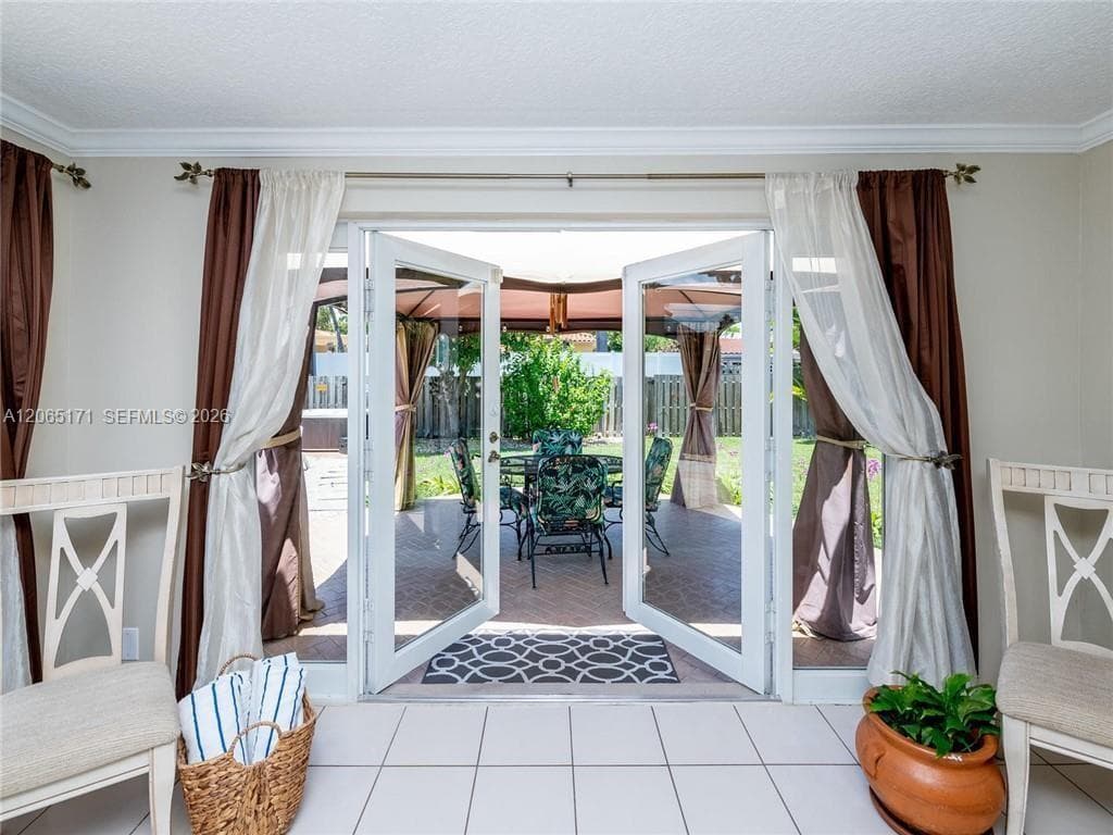939 Washington St, Hollywood FL 33019 photo 5