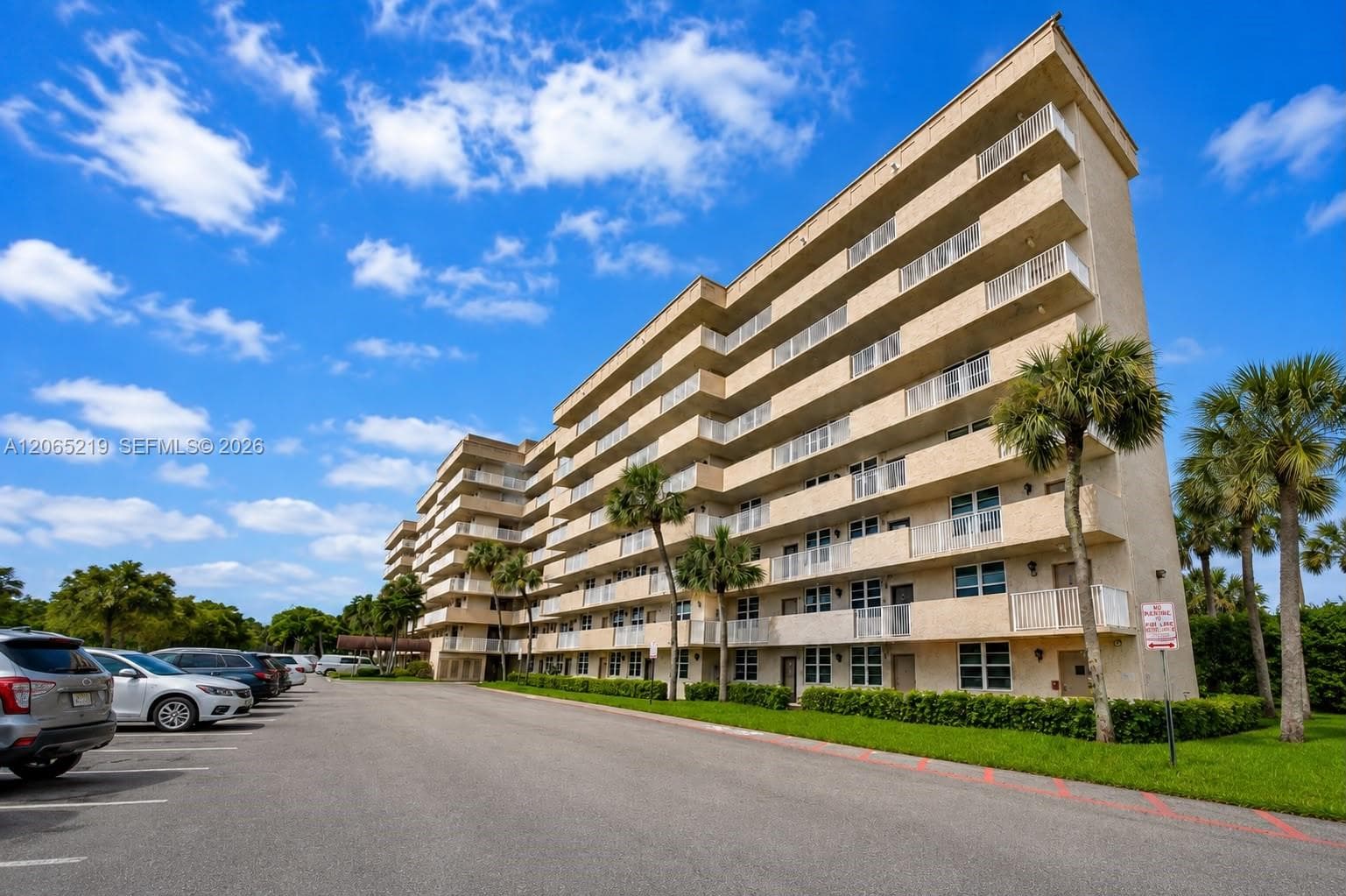 250 Jacaranda Dr # 805, Plantation FL 33324