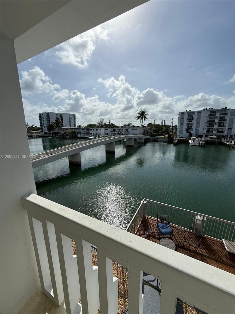 8080 Tatum Waterway Dr # 19, Miami Beach FL 33141 photo 2