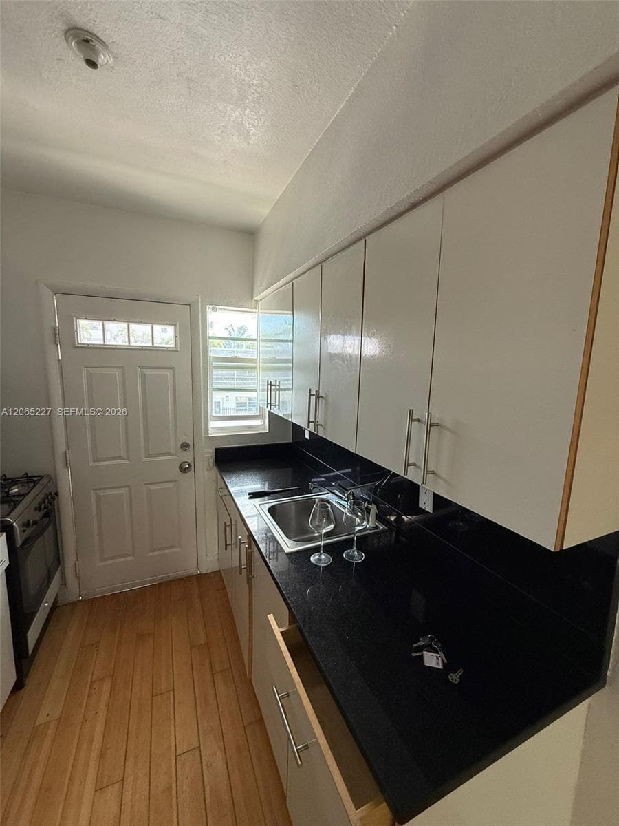 8080 Tatum Waterway Dr # 19, Miami Beach FL 33141