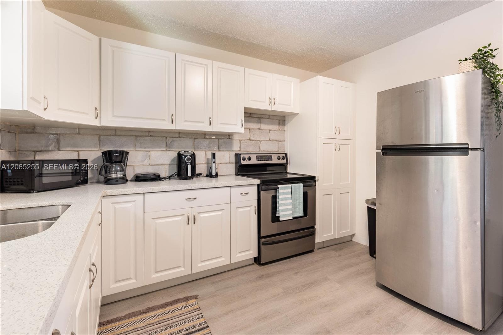 20 SE 13th Ter, Dania Beach FL 33004 photo 2
