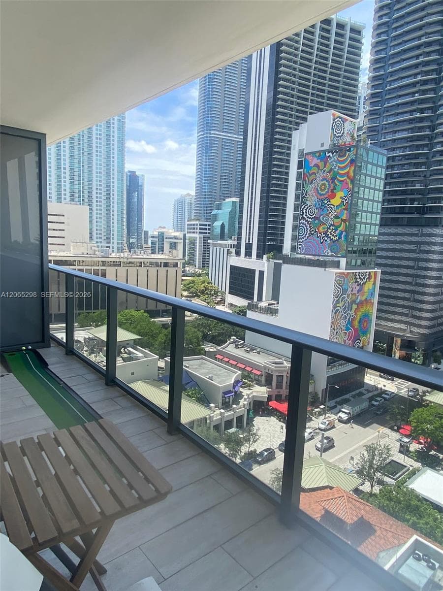 45 SW 9th St # 1005, Miami FL 33130 photo 3
