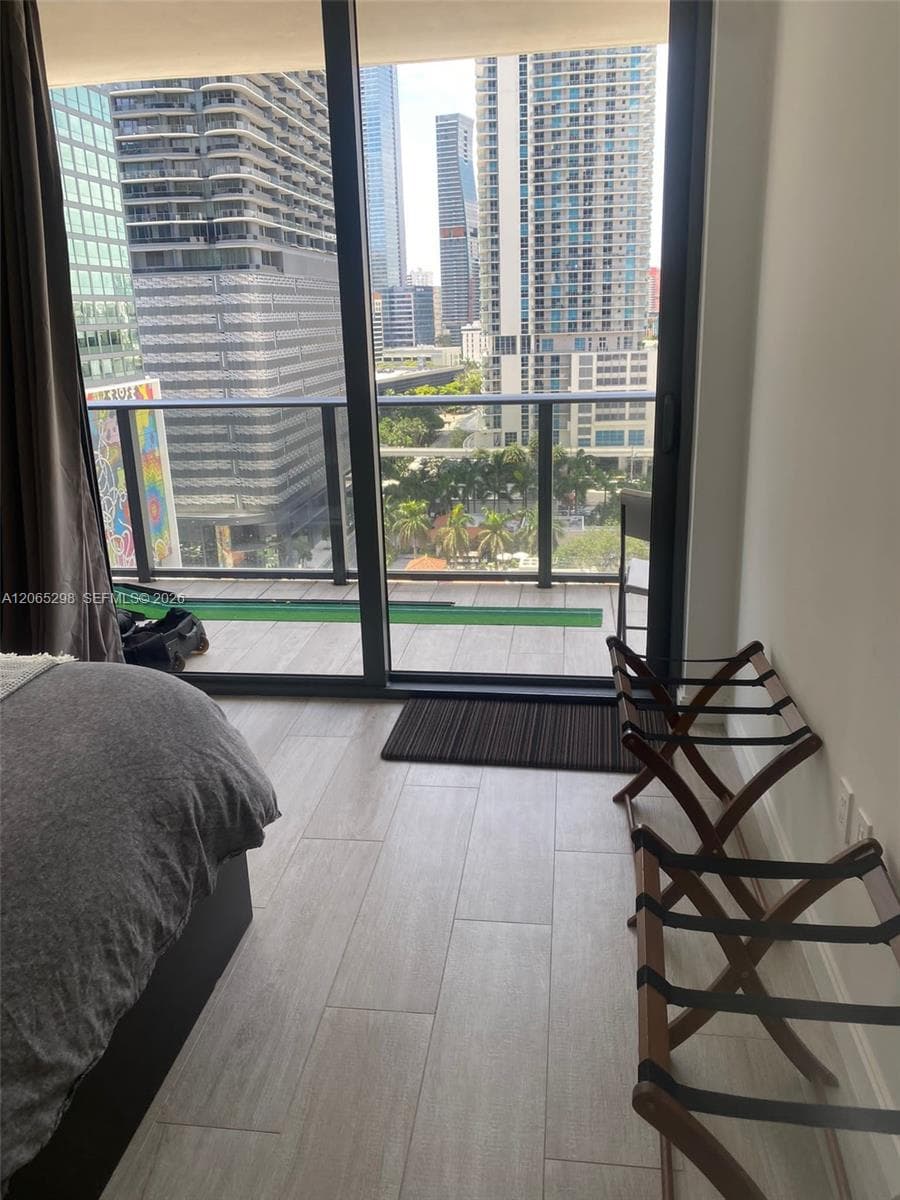 45 SW 9th St # 1005, Miami FL 33130 photo 4
