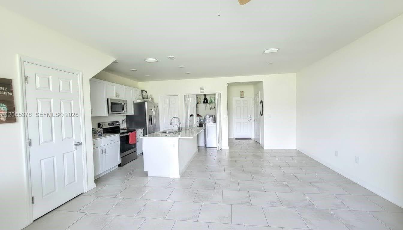 14008 Oviedo Pl, Fort Myers FL 33905 photo 2