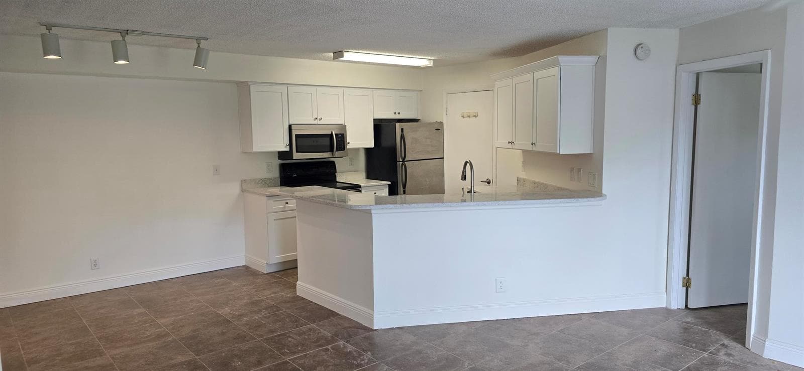 9999 SUMMERBREEZE Drive # 417, Sunrise FL 33322