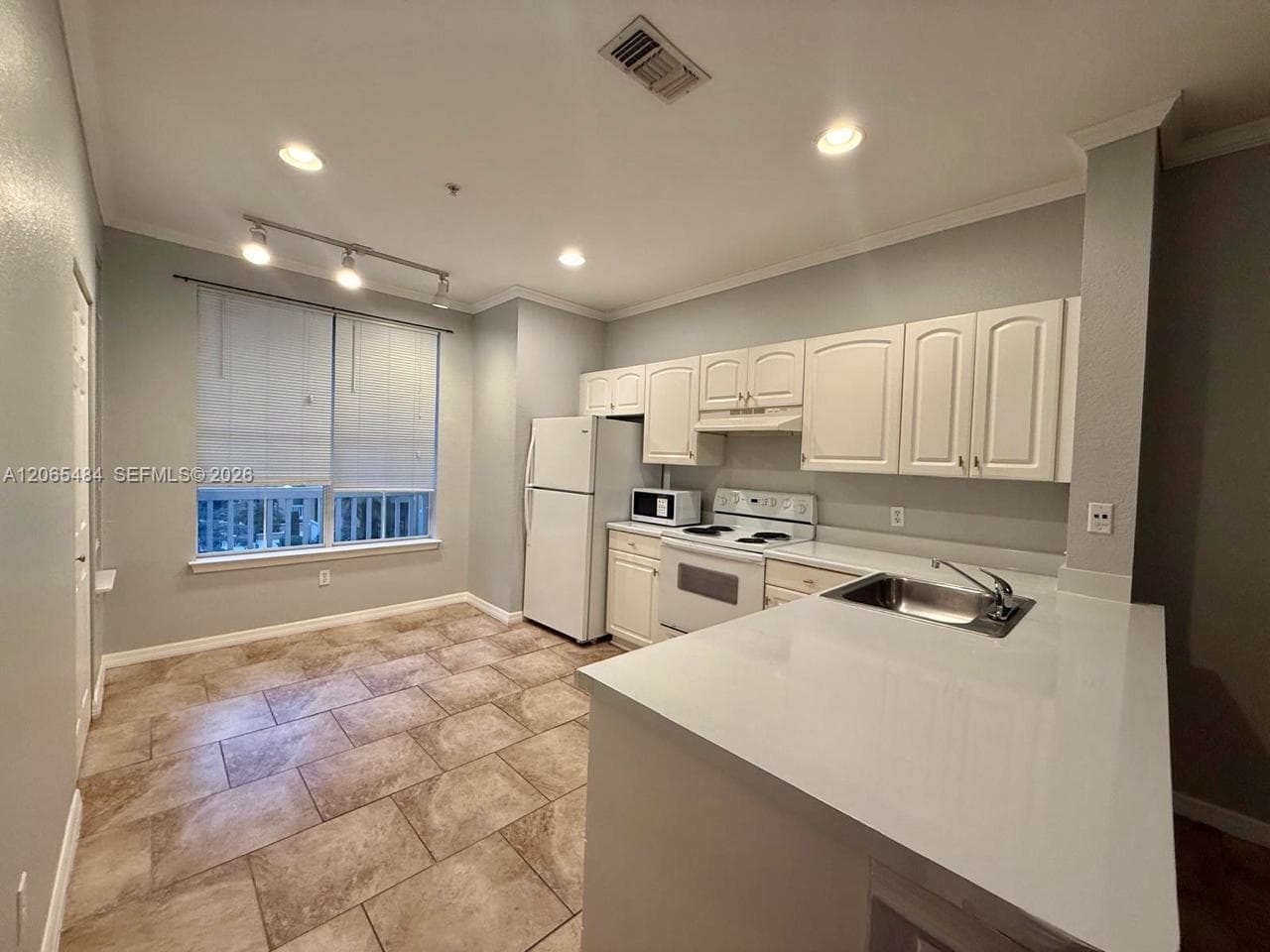 860 N Orange Ave # 258, Orlando FL 33180