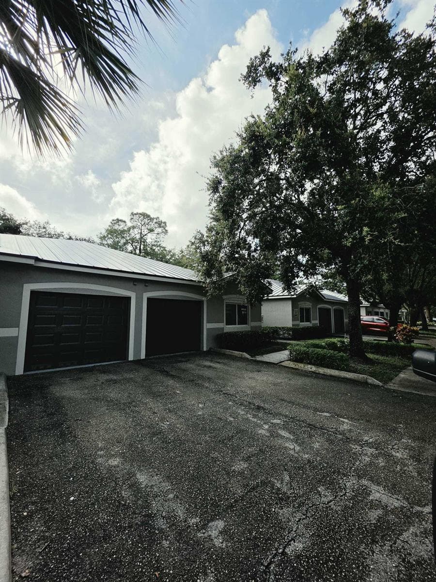 260 Crestwood Circle # 102, Royal Palm Beach FL 33411 photo 2