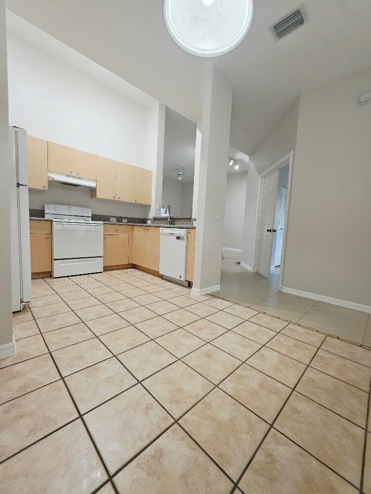 260 Crestwood Circle # 102, Royal Palm Beach FL 33411 photo 4