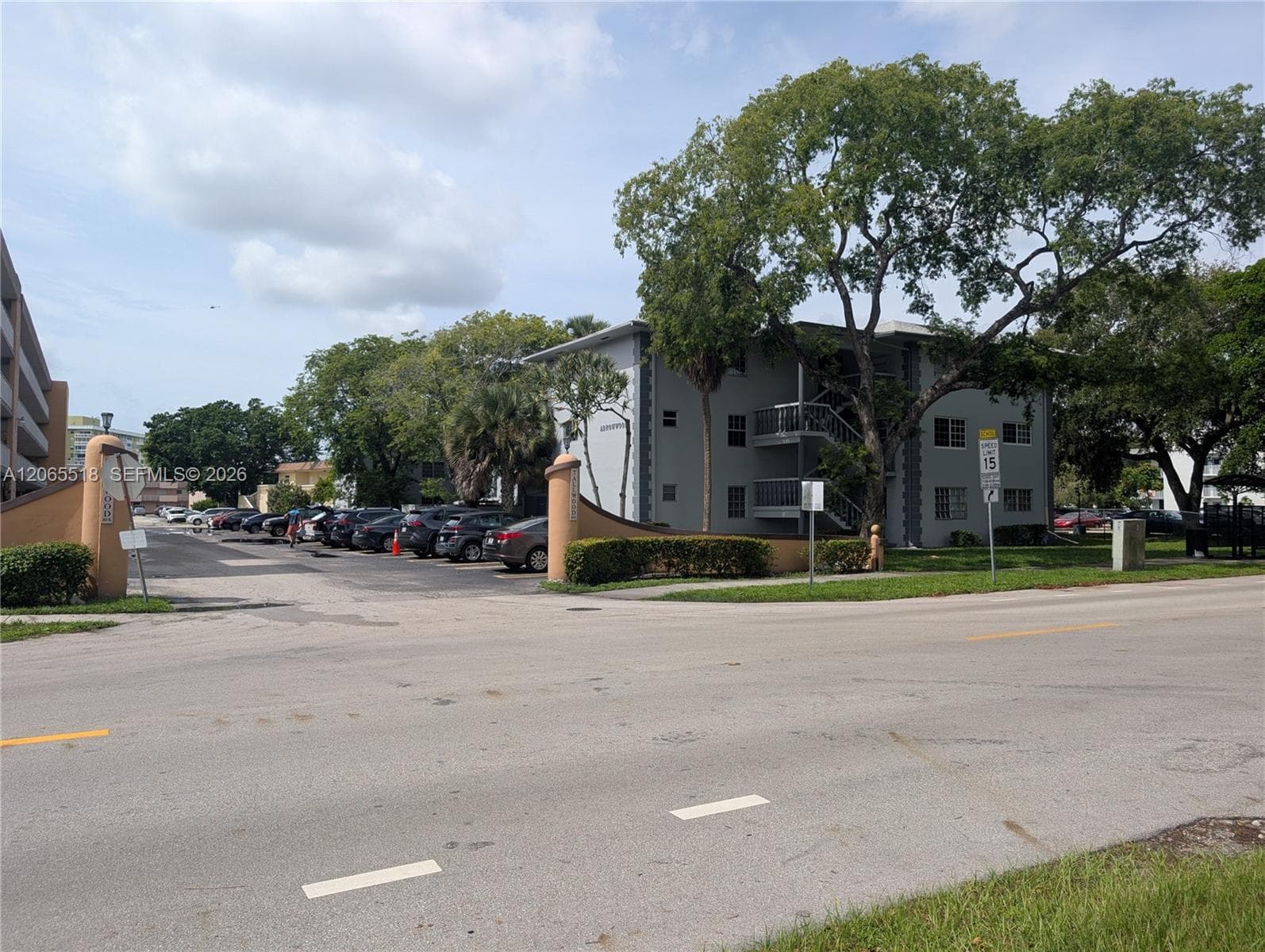 900 Tallwood Ave # 305, Hollywood FL 33021 photo 2