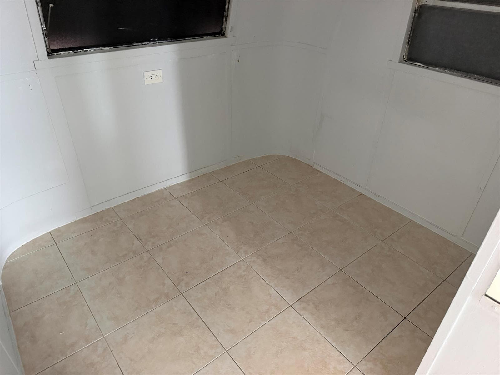 821 SW 1ST Court, Hallandale Beach FL 33009 photo 4