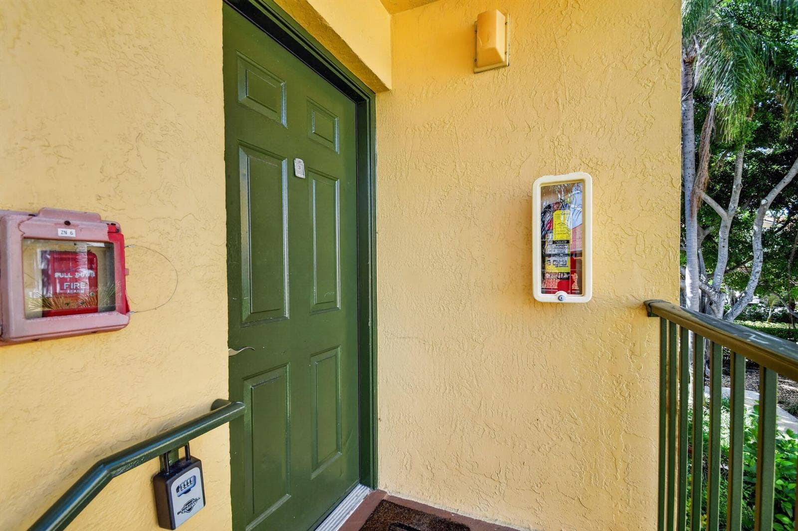 160 YACHT CLUB Way # 211, Hypoluxo FL 33462 photo 3
